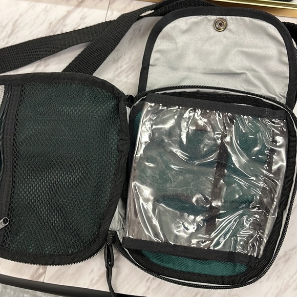 Kiva Designs Green & Black Travel Crossbody Shoulder Bag - Picture 4 of 7